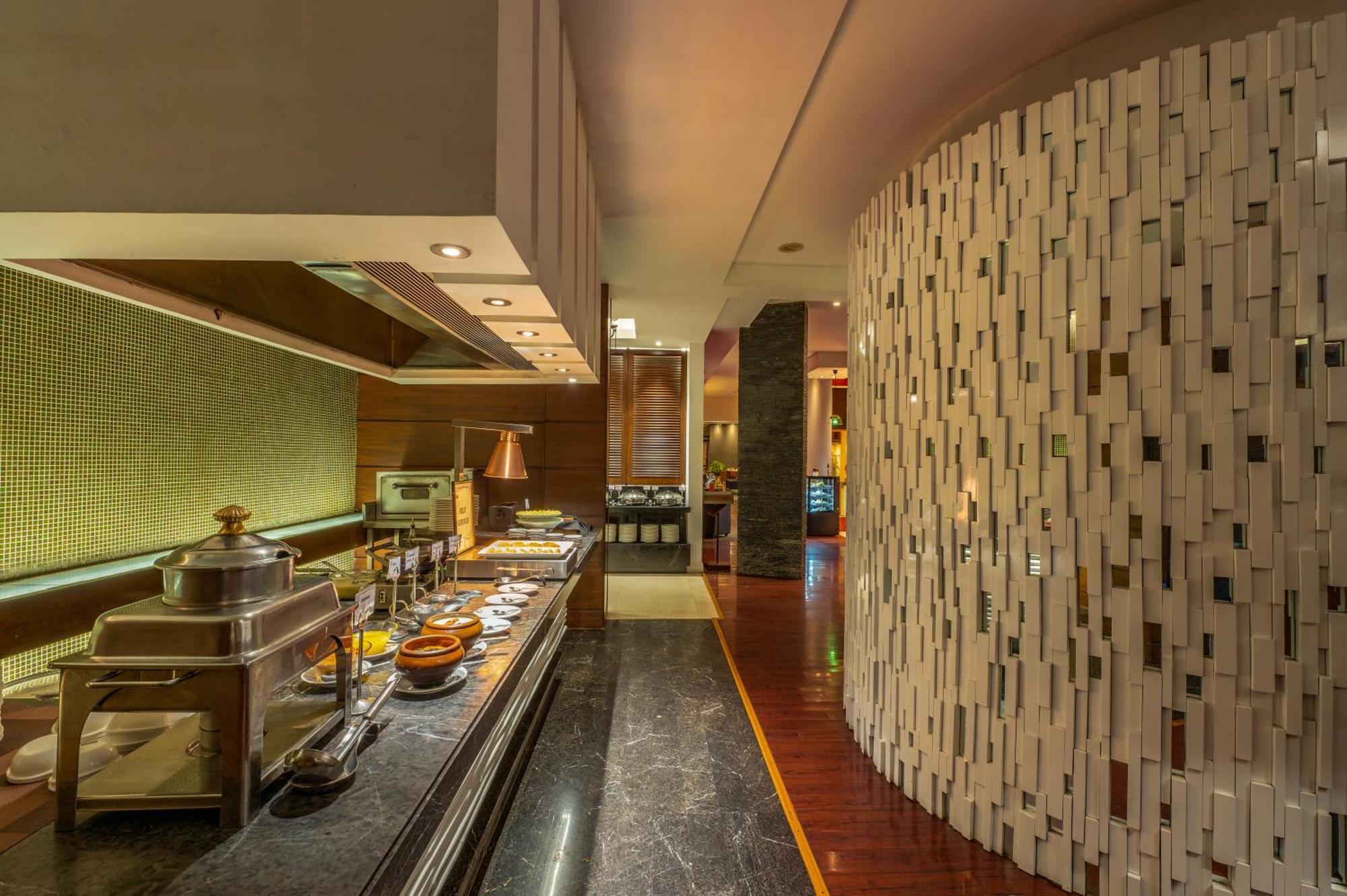 O Hotel Pune Exteriör bild The interior of the hotel