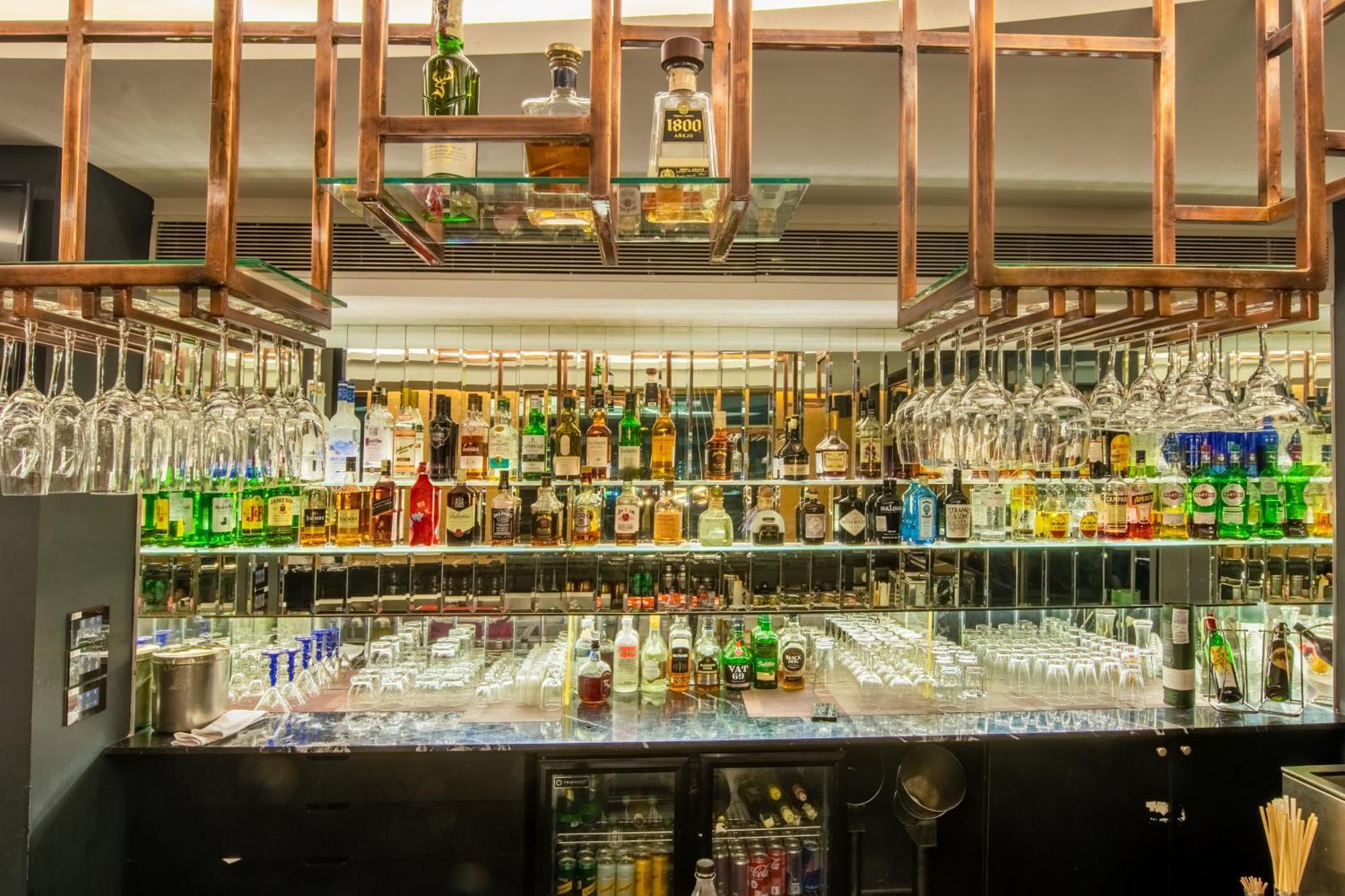 O Hotel Pune Exteriör bild The bar at the 2018 edition of the World Economic Forum