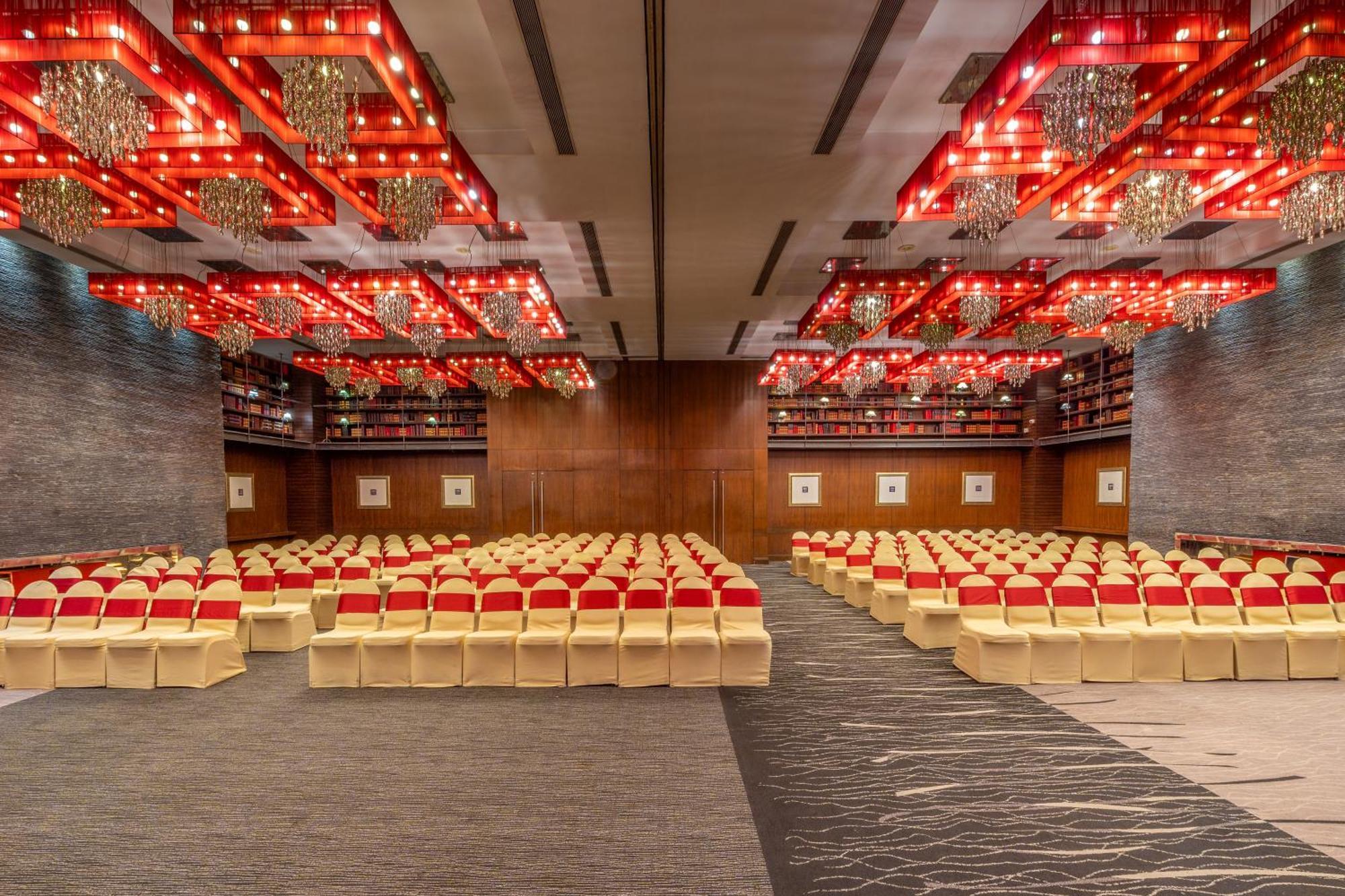 O Hotel Pune Exteriör bild The Grand Ballroom