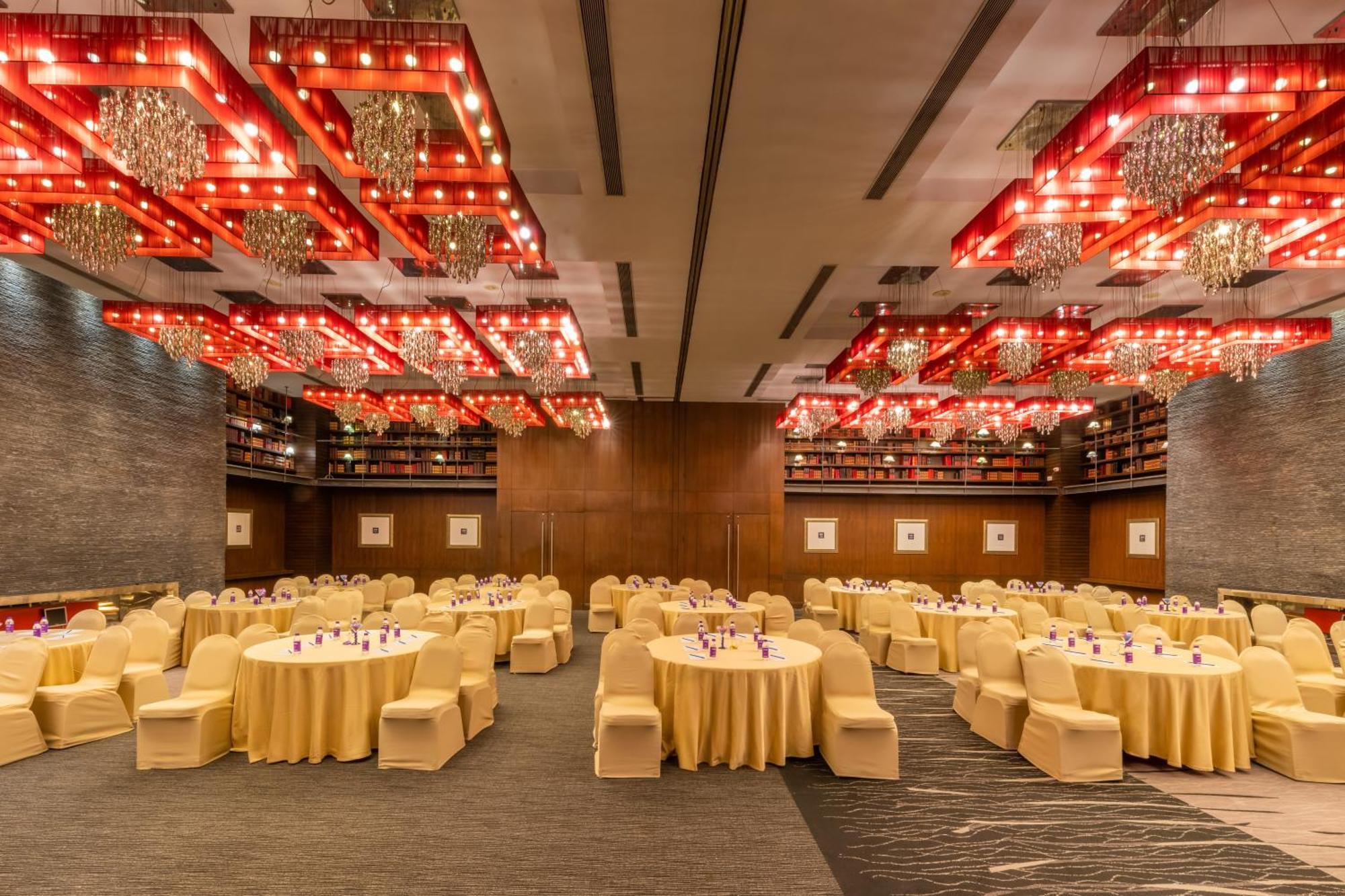 O Hotel Pune Exteriör bild The Grand Ballroom