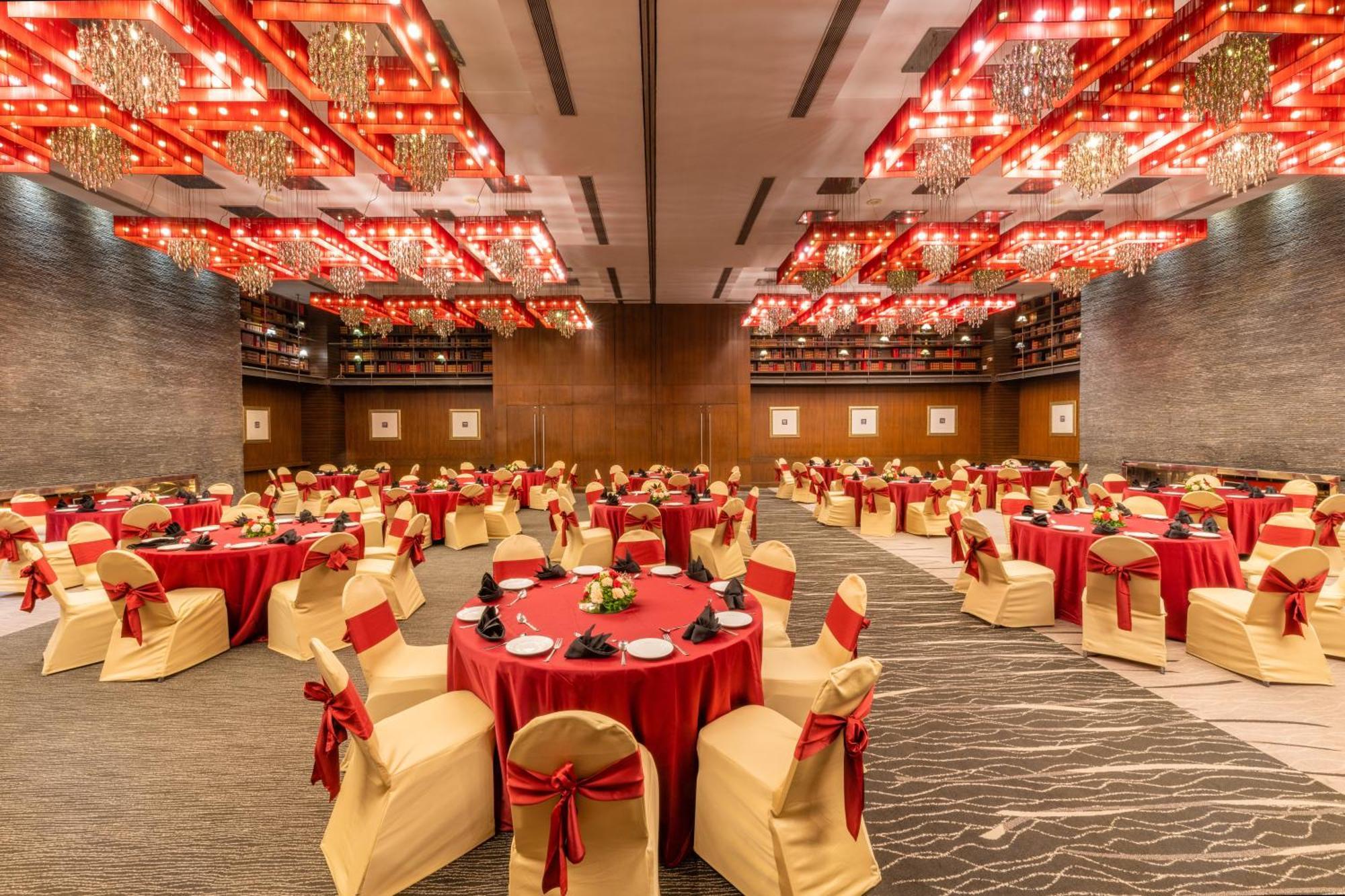 O Hotel Pune Exteriör bild The Grand Ballroom
